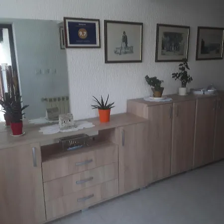 Liliana Apartman *