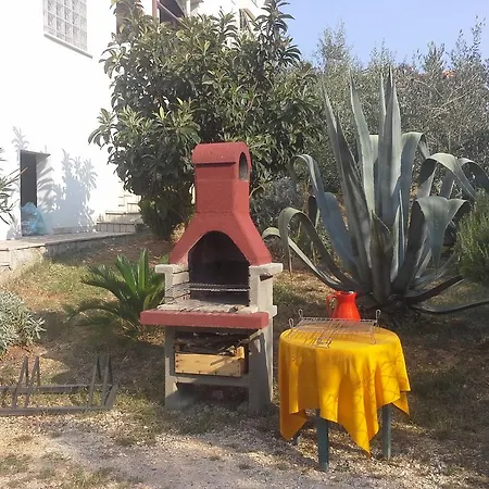 Liliana Apartman *